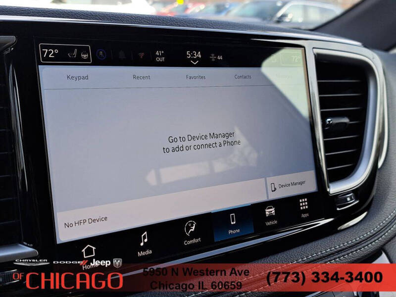 2026 Chrysler Pacifica Select