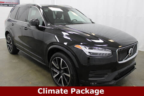 2022 Volvo XC90 T6 Momentum 6-Passenger