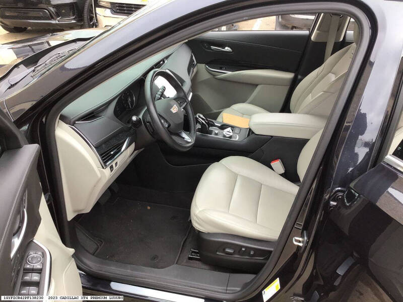 2023 Cadillac XT4 Premium Luxury