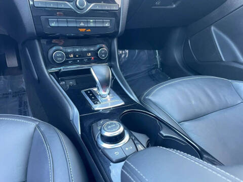 2017 Infiniti QX30 Premium