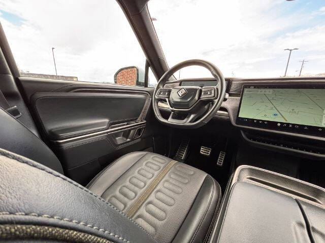 2024 Rivian R1S Adventure