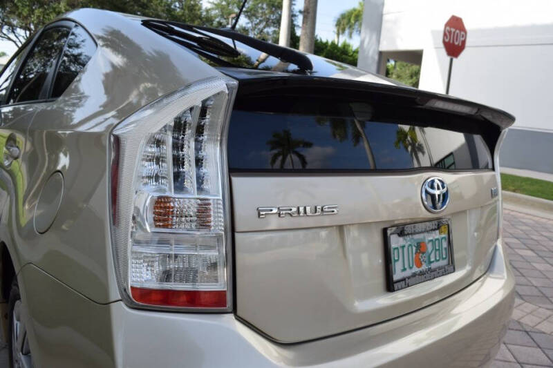 2010 Toyota Prius III