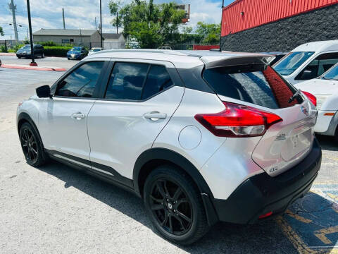 2020 Nissan Kicks SR