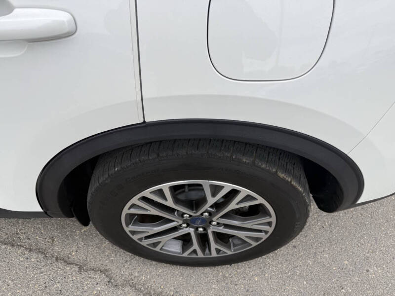 2020 Ford Escape SEL