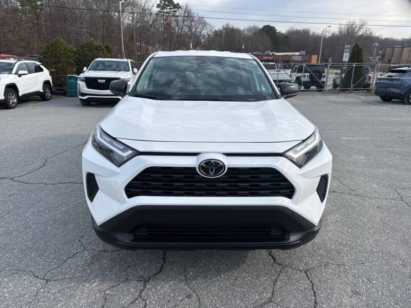2024 Toyota RAV4 LE