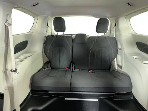 2024 Chrysler Voyager LX