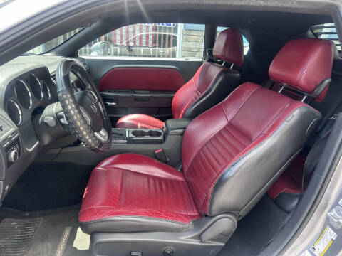 2013 Dodge Challenger SXT Plus