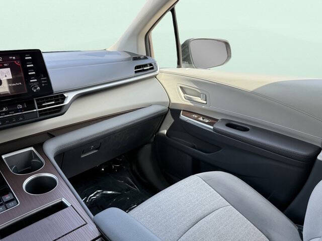 2024 Toyota Sienna LE 8-Passenger
