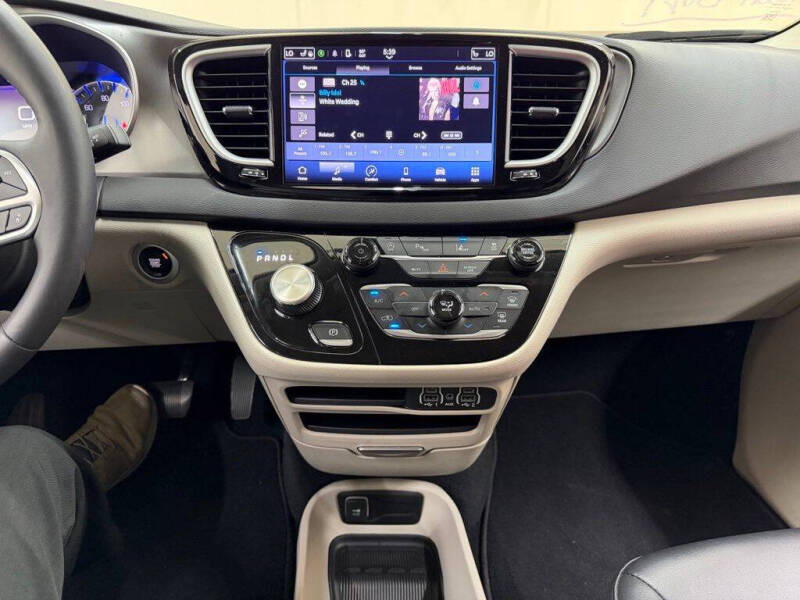 2024 Chrysler Pacifica Touring L - Photo 25