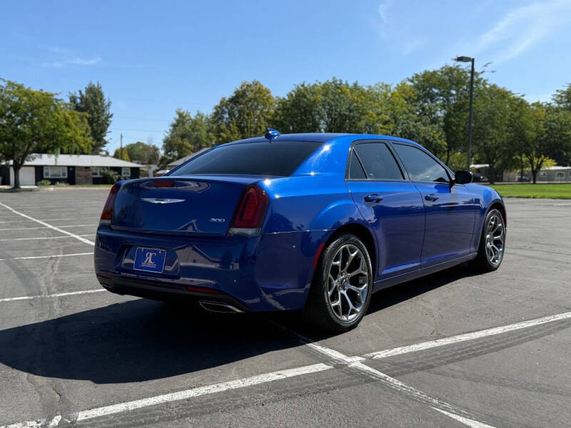 2018 Chrysler 300 Touring