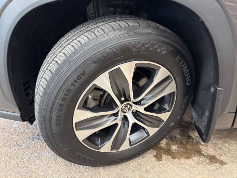 2022 Toyota Highlander Hybrid XLE