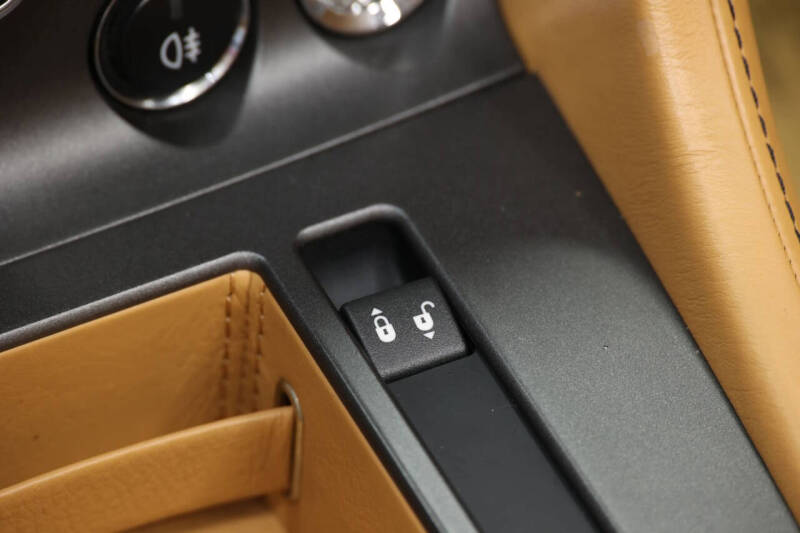 2012 Aston Martin V8 Vantage Roadster