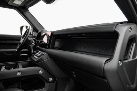 2024 Land Rover Defender 130 P400 X-Dynamic SE