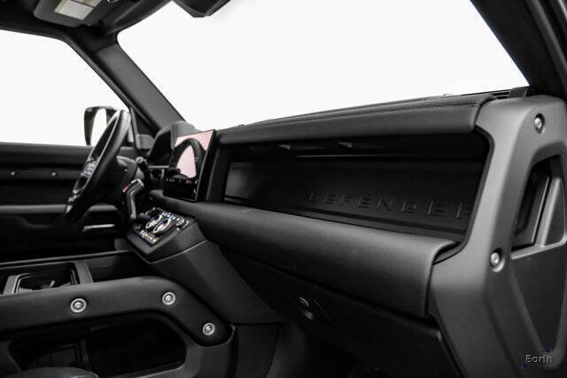 2024 Land Rover Defender 130 P400 X-Dynamic SE