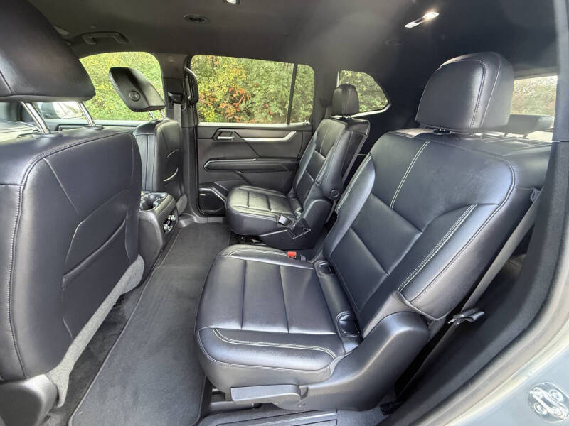 2024 GMC Acadia Elevation