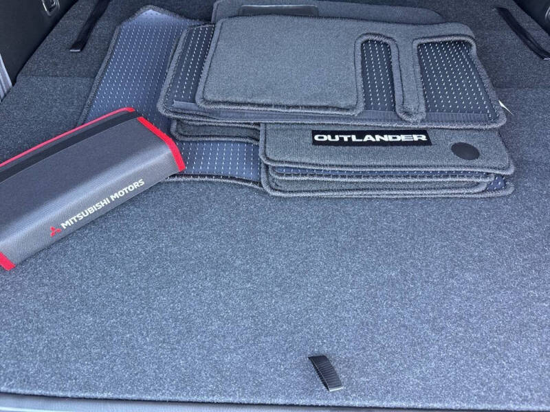 2025 Mitsubishi Outlander SE