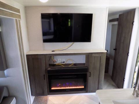 2022 Forest River Salem 32BHDS