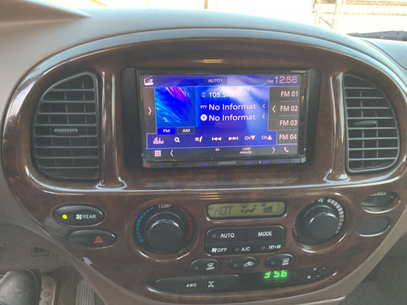 2004 Toyota Sequoia SR5