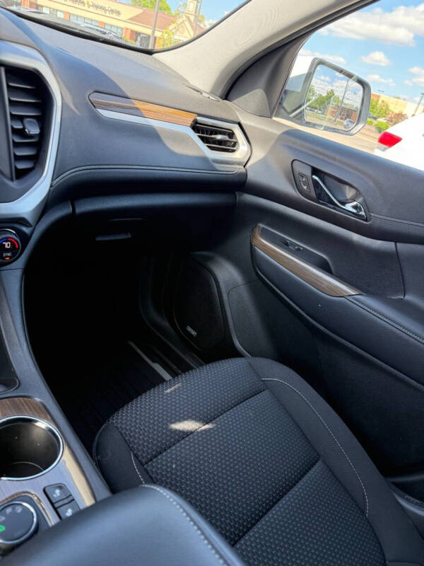 2023 GMC Acadia SLE
