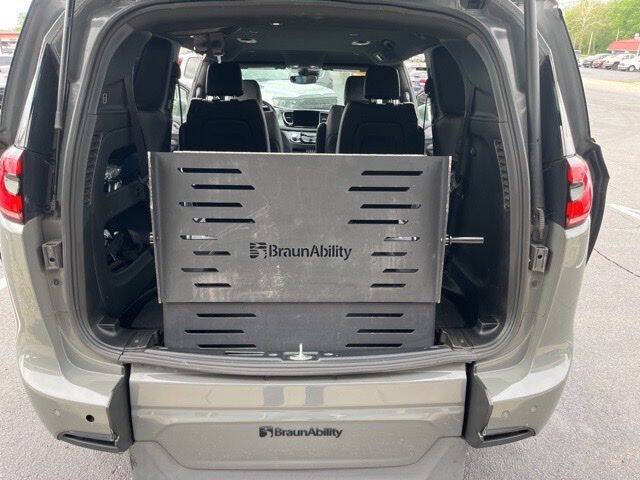 2021 Chrysler Pacifica Touring L