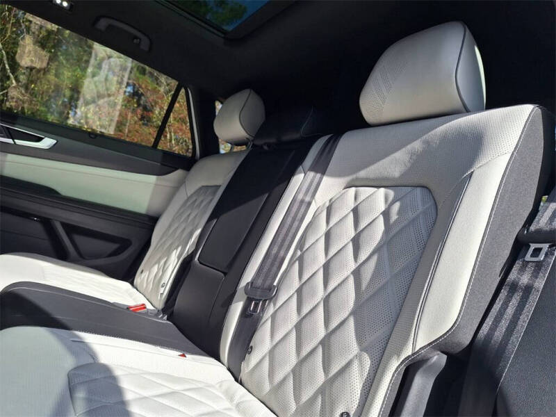 2026 Volkswagen Atlas Cross Sport SEL Premium R-Line 4Motion