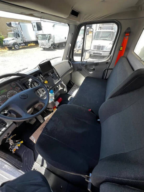 2018 Freightliner M2 106