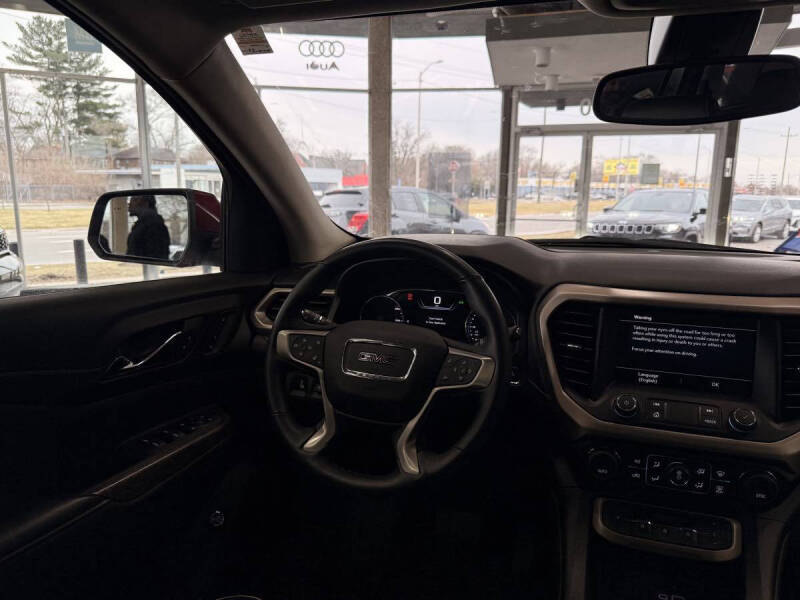 2023 GMC Acadia Denali