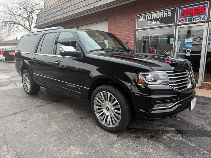 2017 Lincoln Navigator Select photo 2