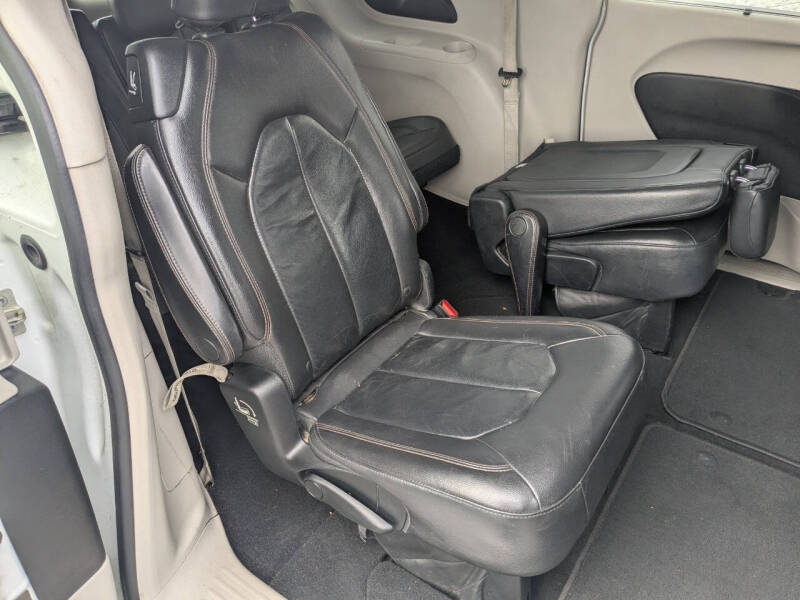 2017 Chrysler Pacifica Touring-L