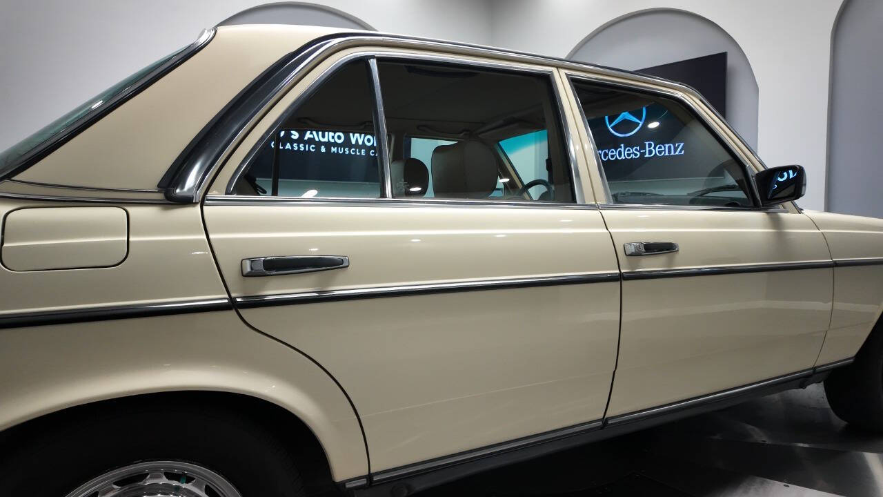 1983 Mercedes-Benz 240-Class 30
