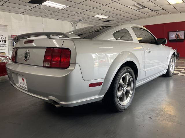 2006 Ford Mustang GT Deluxe