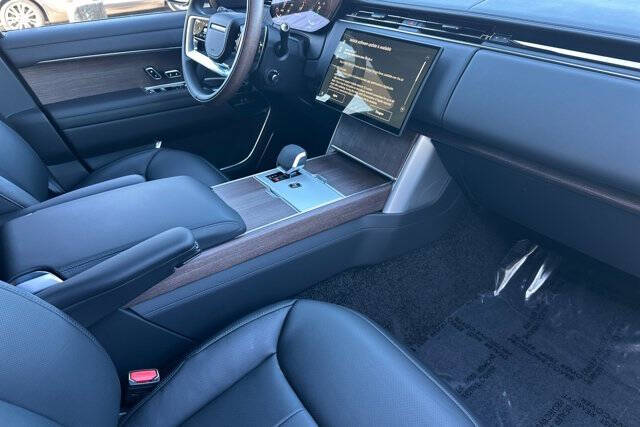 2025 Land Rover Range Rover P550e Autobiography