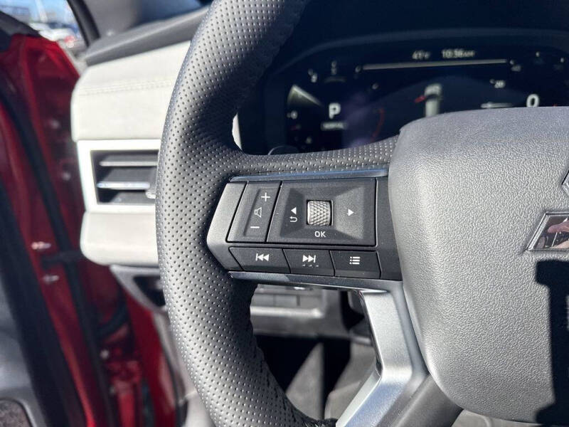 2025 Mitsubishi Outlander SE