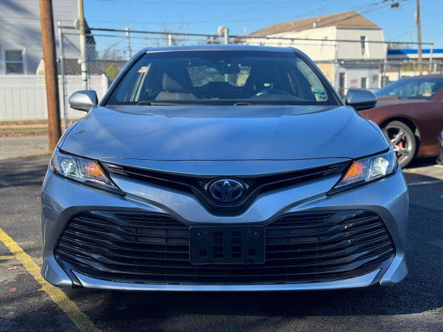 2018 Toyota Camry LE photo 2