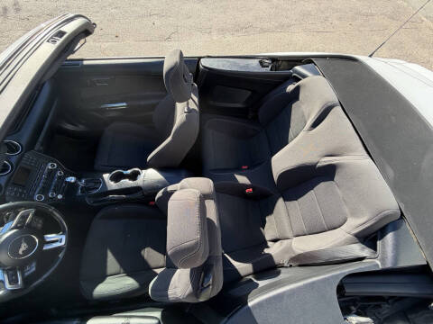 2017 Ford Mustang V6