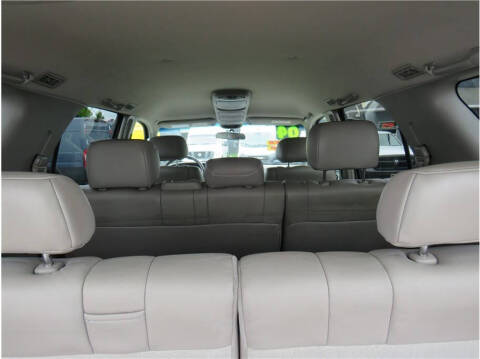 2004 Toyota Sequoia SR5