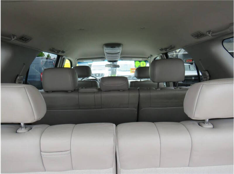 2004 Toyota Sequoia SR5