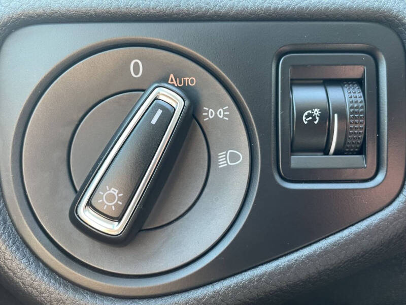 2019 Volkswagen Golf S