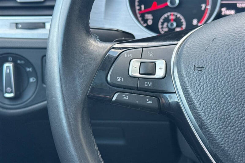 2017 Volkswagen Golf TSI Wolfsburg Edition