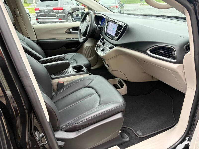 2024 Chrysler Pacifica Touring L