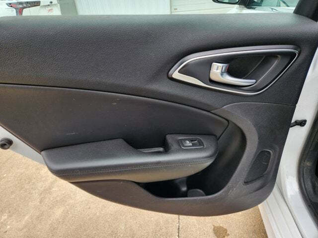 2016 Chrysler 200 Limited Platinum