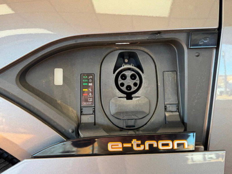 2021 Audi e-tron quattro Premium