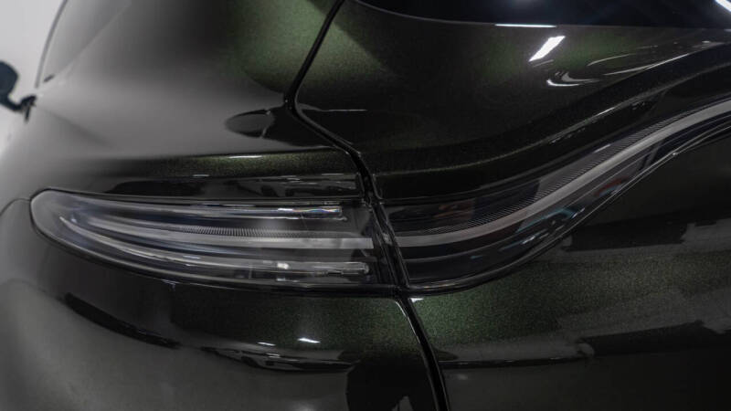 2025 Aston Martin DBX 707