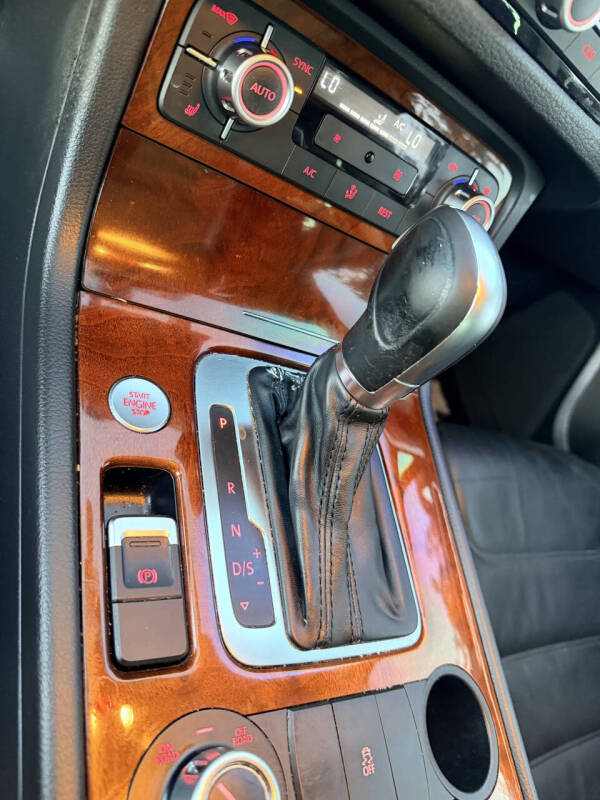 2014 Volkswagen Touareg V6 Sport