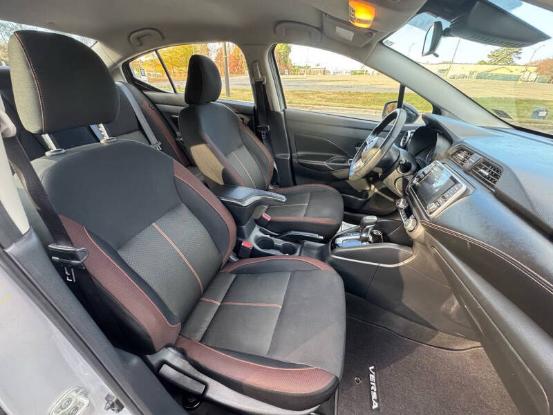 2022 Nissan Versa SR