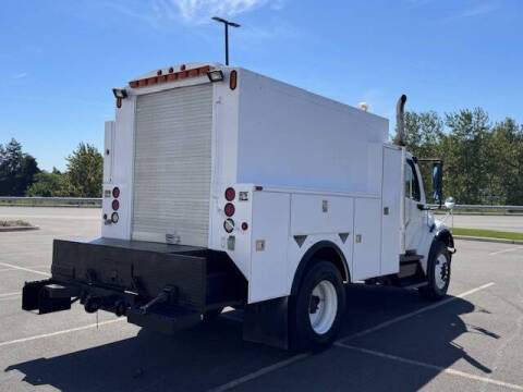 2011 Freightliner M2 106