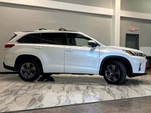 2017 Toyota Highlander for sale at IMD MOTORS, INC in Dallas, TX