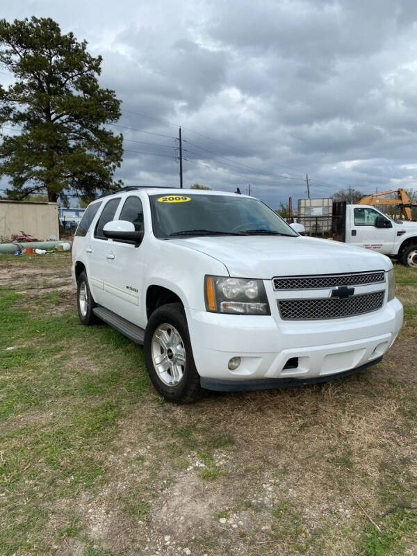 2009 Chevrolet Tahoe for sale at COUNTRY MOTORS in Houston TX