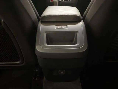 2025 Volvo XC60 B5 Core Dark Theme