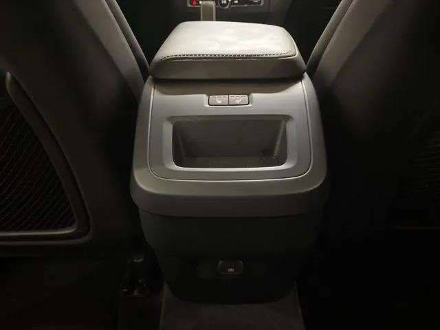 2025 Volvo XC60 B5 Core Dark Theme